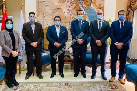 مدير معهد إعداد القادة بحلوان يبحث سبل التعاون مع جامعة قناة السويس
