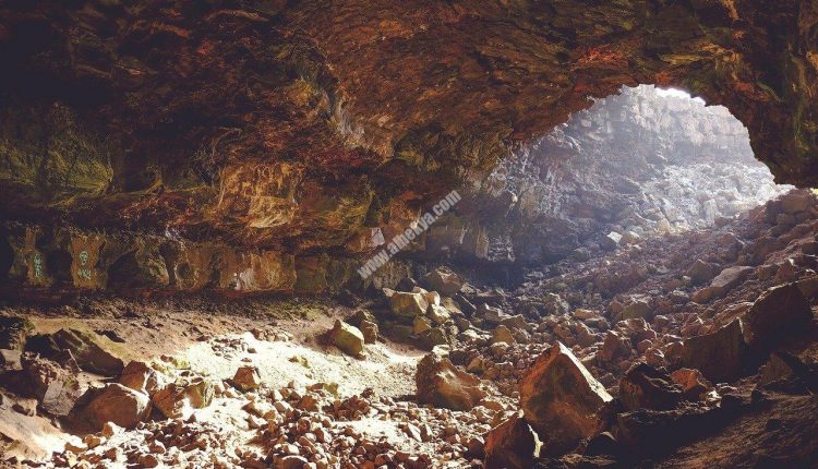 اكتشاف كومة عظام تعود إلى  7 آلاف عام تغطي أرضية أنبوب حمم بركانية في السعودية