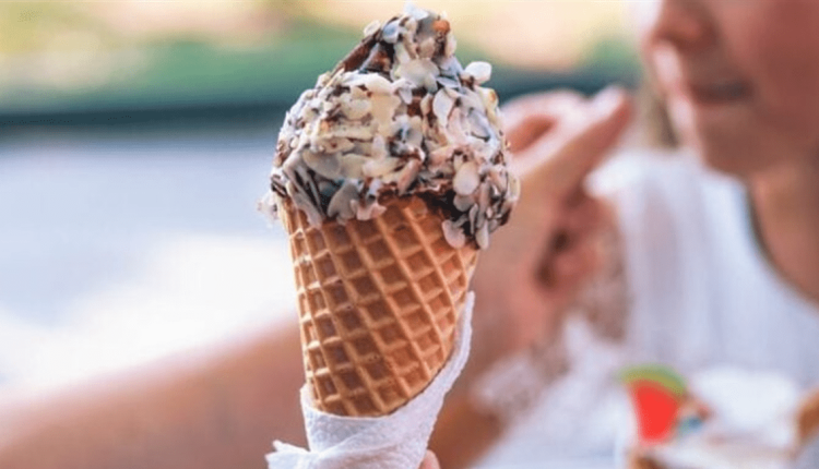تحذيرات مهمة عن تناول مثلجات الأطفال